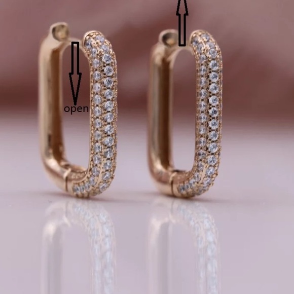 🌟 Gold plated O shape Hoop earrings - Picture 2 of 3